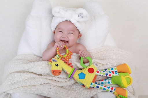 中国香港宝宝为什么会吐奶 中国香港宝宝为什么会吐奶