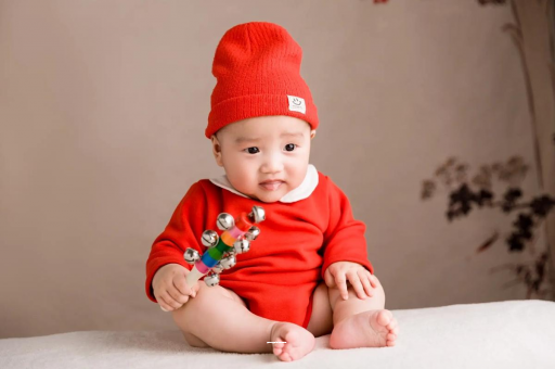 中国香港六个月宝宝总是摇头